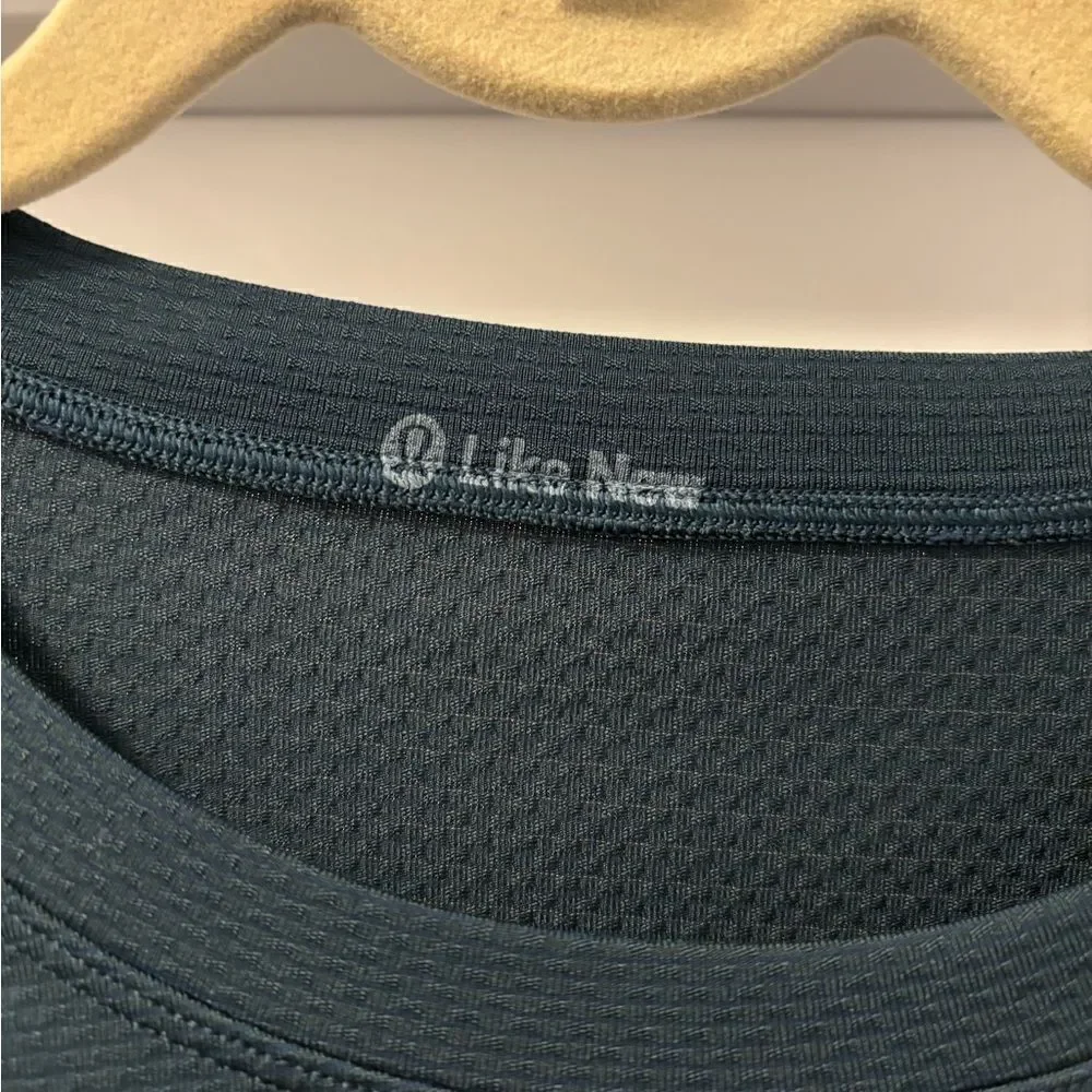 Lululemon Men’s Like New Yoga Short Sleeve Shirt